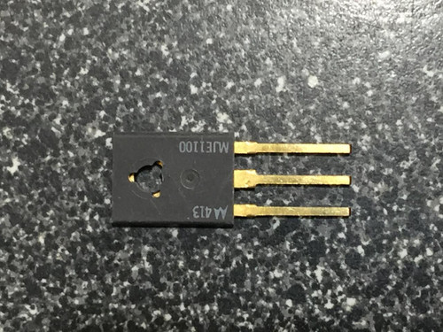 Motorola MJE1100 and AA413 markings. Gold-plated pins clean. Mounting hole shows minor wear.