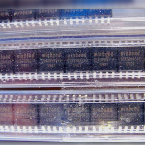 Rows of Winbond 25X32BVSIG 8-pin SOIC flash chips lined up side by side