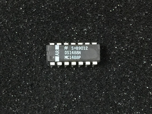 14-pin DIP marked DS1488N / MC1488P, date code S+B9012; pins clean, no oxidation.