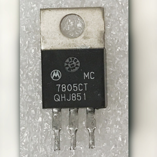 Motorola logo with MC 7805CT QHJ851 on black TO-220 body, three tinned leads.