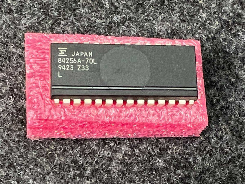 Fujitsu 84256A-70L SRAM. Markings: JAPAN, 9423 Z33, L. Fujitsu logo visible. Pins appear clean and straight. Body clean.