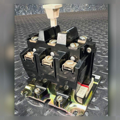 Allen-Bradley 592-BOV16 overload relay, angled front view, reset lever raised, on diamond-plate mat.