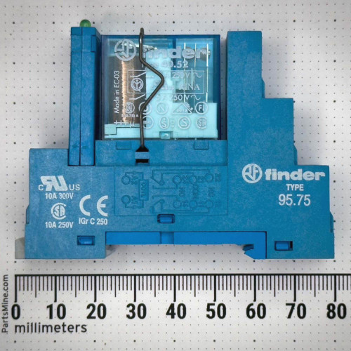 Finder 40.52 relay on 95.75 DIN socket with green LED module, ruler scale