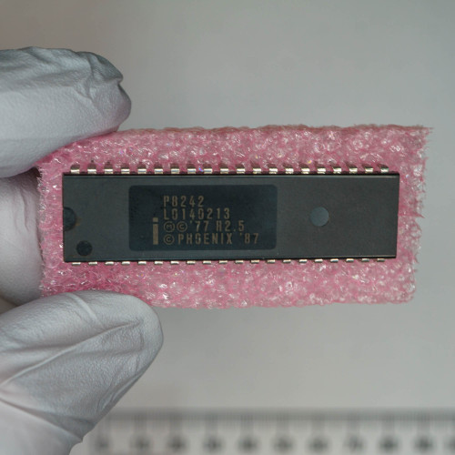 P8242 L0149213 (C) '77 82.5 (C) PHOENIX '87 Intel logo. Pins straight, no visible oxidation.