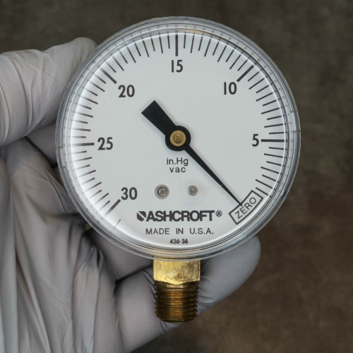 Ashcroft gauge 0-30 in.Hg vac dial face clear needle at ZERO brass NPT threads clean no visible damage.