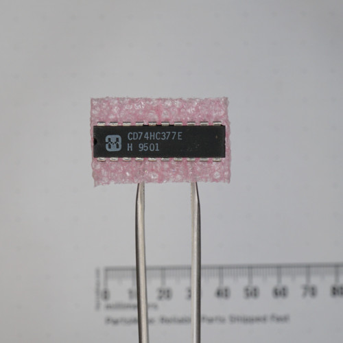 Black 20-pin DIP body marked CD74HC377E with date code 9501 and Harris logo; leads inserted into pink anti-static foam.