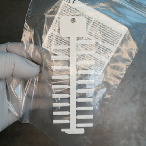 Murr Elektronik 7000-99002-0000000 marker tag sprue inside plastic bag with instructions.
