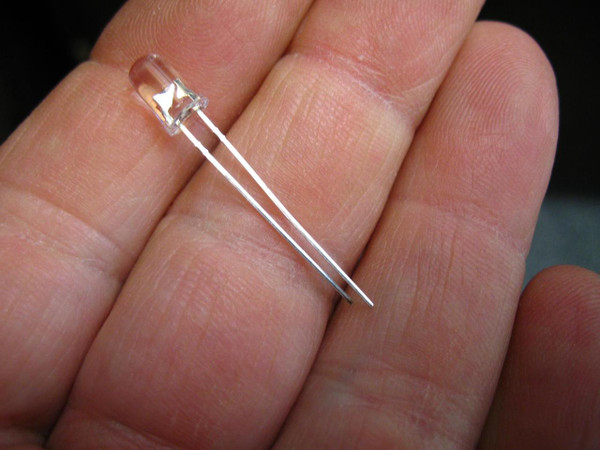 Both leads straight and unkinked, clear 5mm dome intact with no chips. Unsoldered, unused condition.