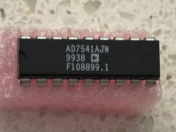 Analog Devices 12 Bit Digital to Analog Converter 1 18-PDIP R21004 | PartsMine.com