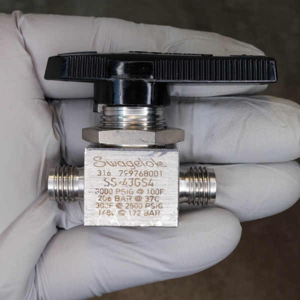 Swagelok SS-43GS4 valve body stamped 316 799768001 and 3000 PSIG at 100F