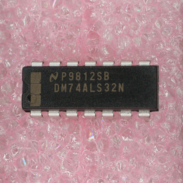 National Semiconductor logo P9812SB DM74ALS32N markings crisp, pins clean and straight, no visible damage.