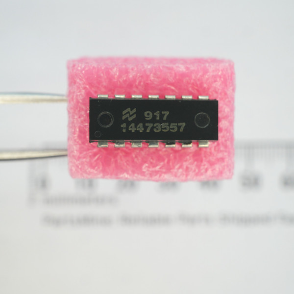 Top marking on National Semiconductor 14473557 14-pin DIP IC.