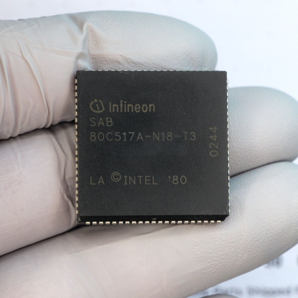 Top marking on Infineon SAB 80C517A-N18-T3 PLCC integrated circuit.