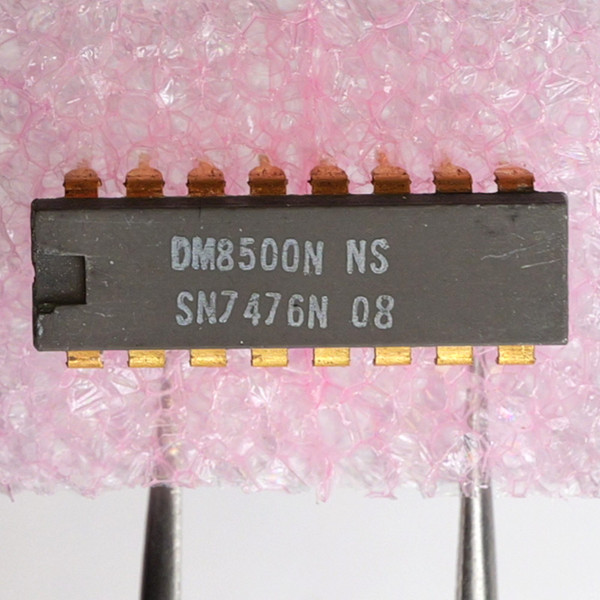 Top markings on National Semiconductor DM8500N DIP IC.