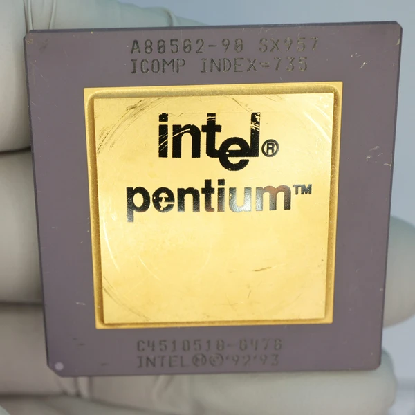 Top face of Intel Pentium A80502-90 SX957 processor.