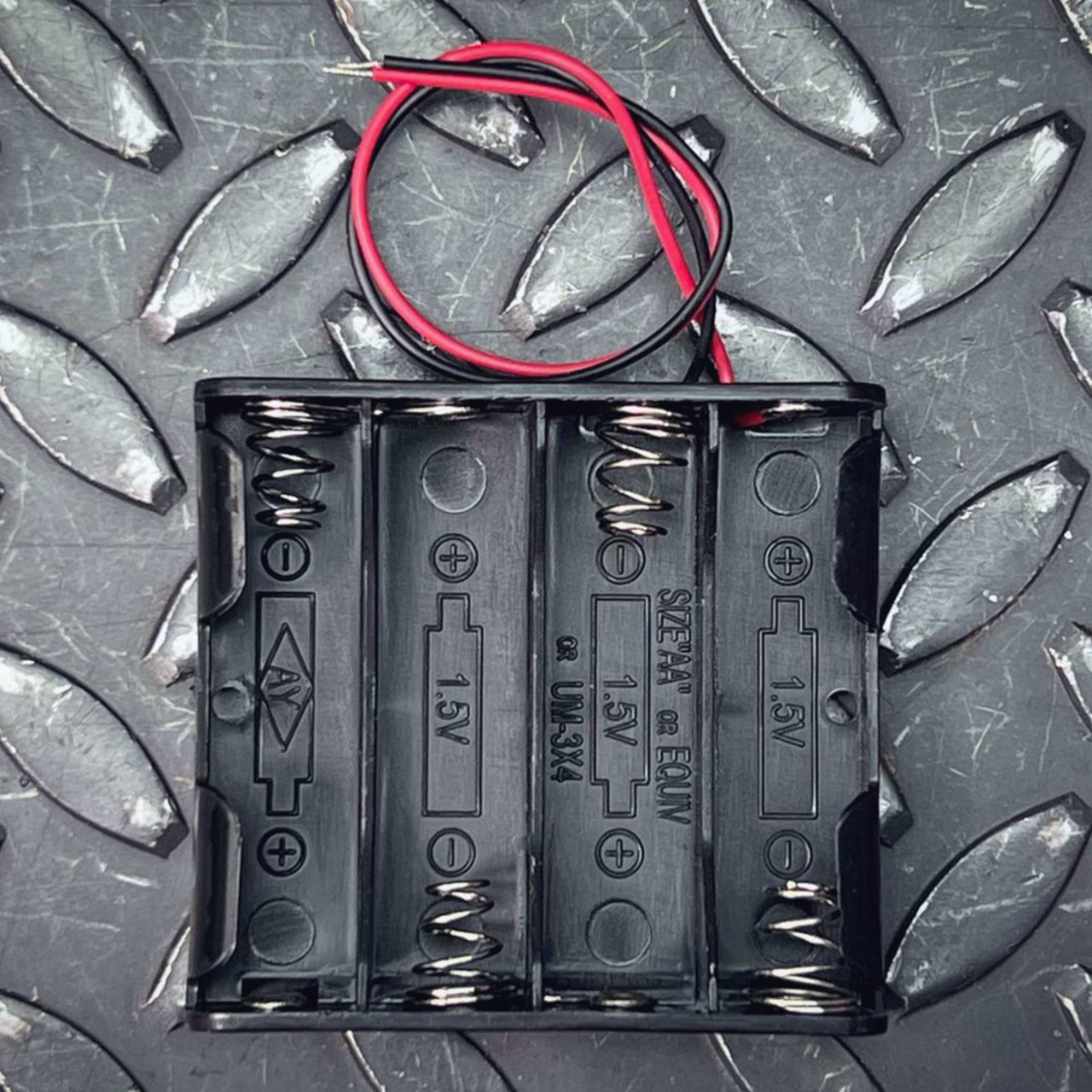 UM-3X4 4 AA Battery Holder Case 6V Wire Leads Receiver Power - Unused