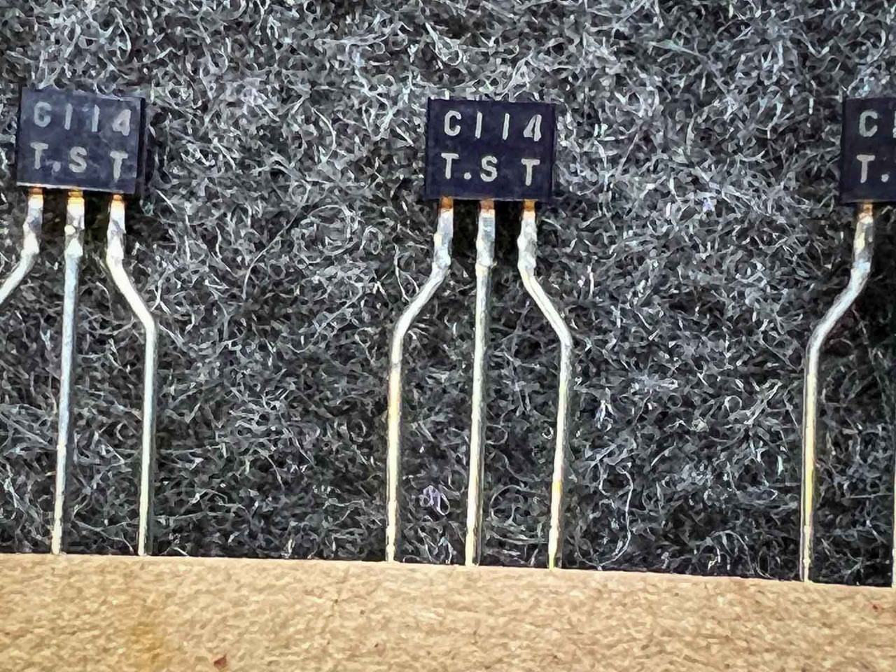 Hitachi C114 NPN Transistor 50V, 200mA C114T.ST