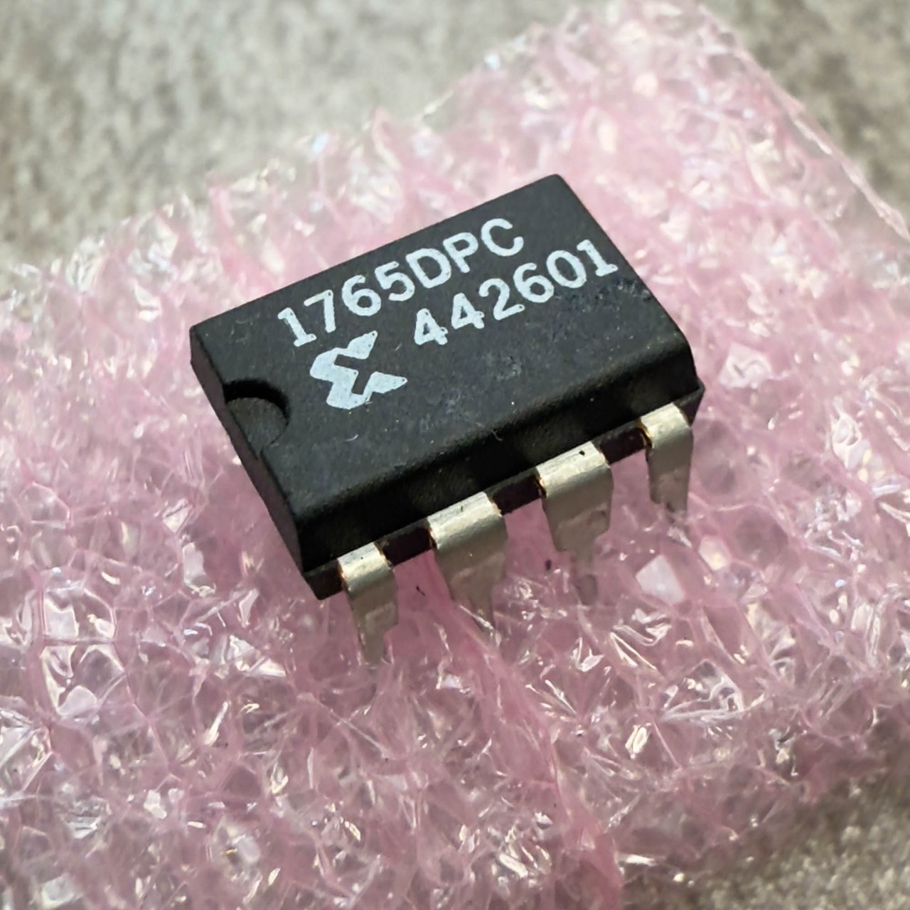 Xilinx 1765DPC 8-Pin Serial EPROM IC