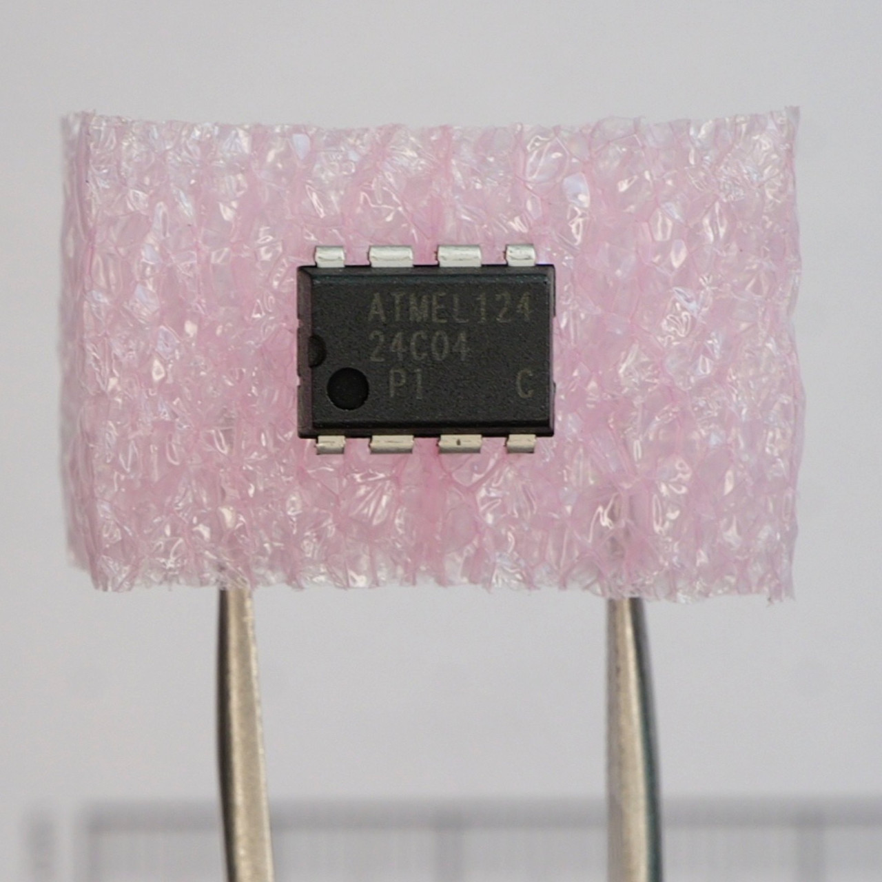 Atmel 24C04 4Kbit I2C Serial EEPROM 8-Pin SOIC Surface Mount Used Pull