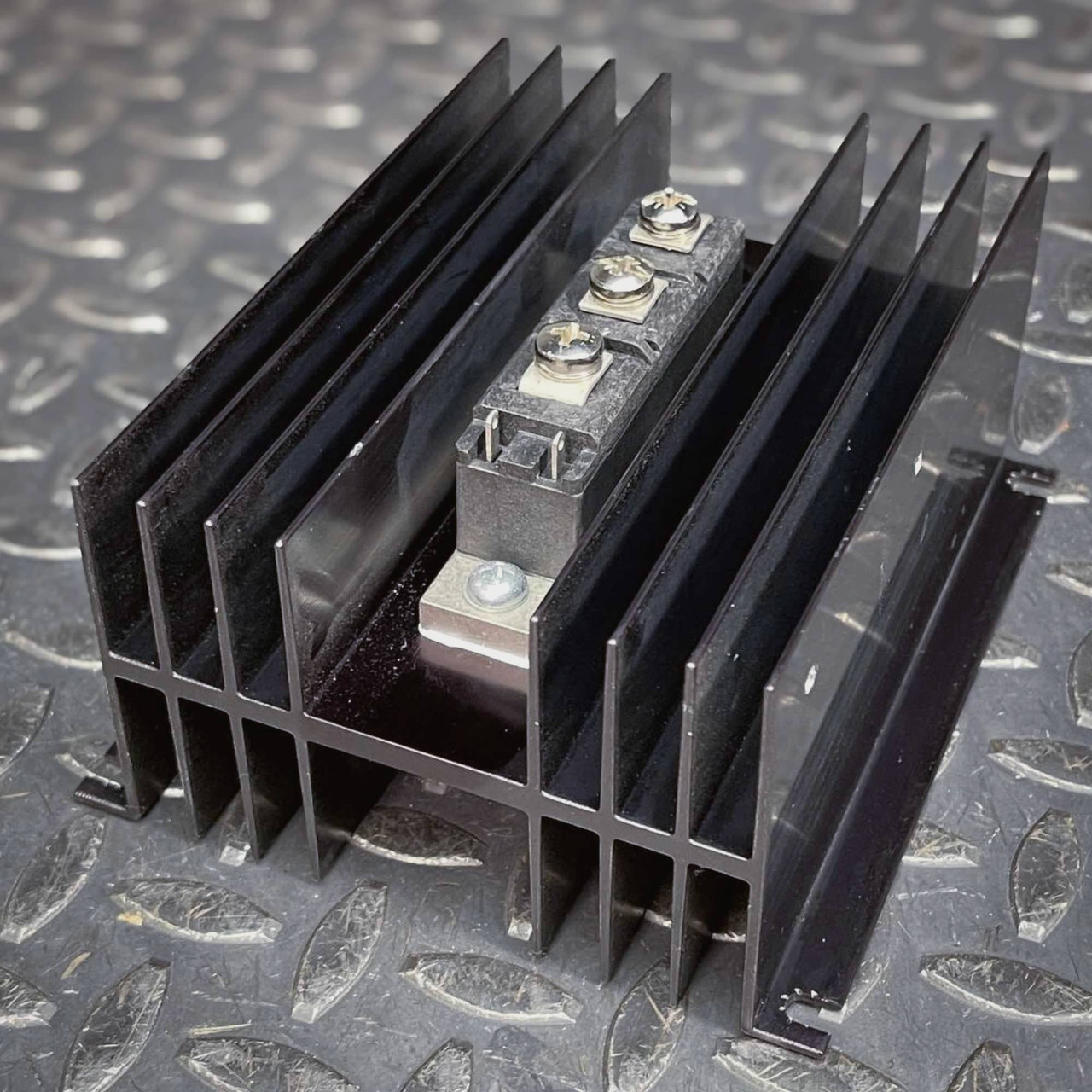 International Rectifier IRKT57-10 Thyristor Module on Heatsink Used