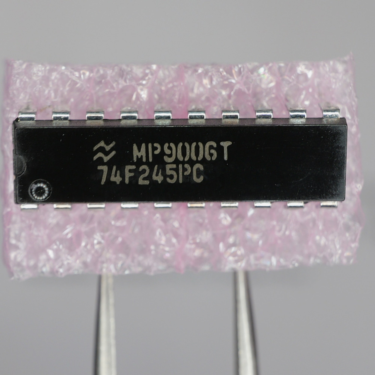 National Semiconductor 74F245PC Octal Bus Transceiver IC DIP-20 NOS