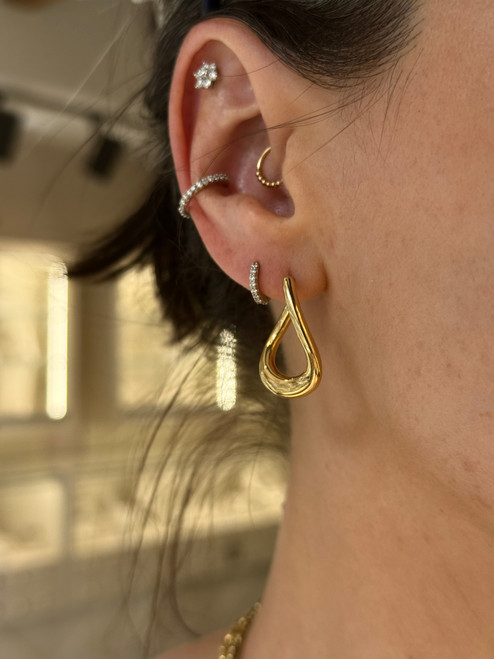 Medium Wavy Hoops- Gold