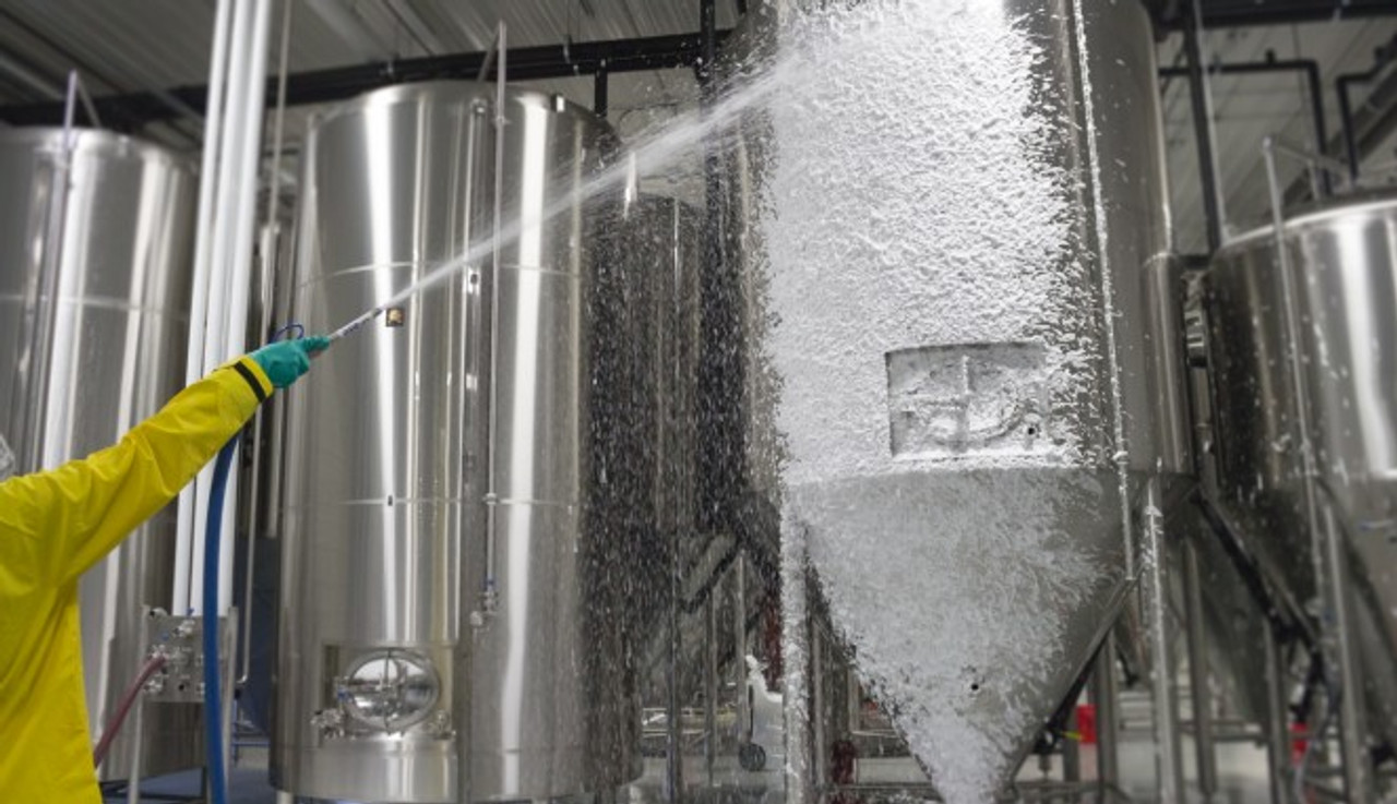 FOAMiT - WALL MOUNTED FOAM AND SANITIZE UNIT-CONCENTRATE (FOAM-VITON; SANITIZE-SANTO) w/ 75 Ft. Hoses