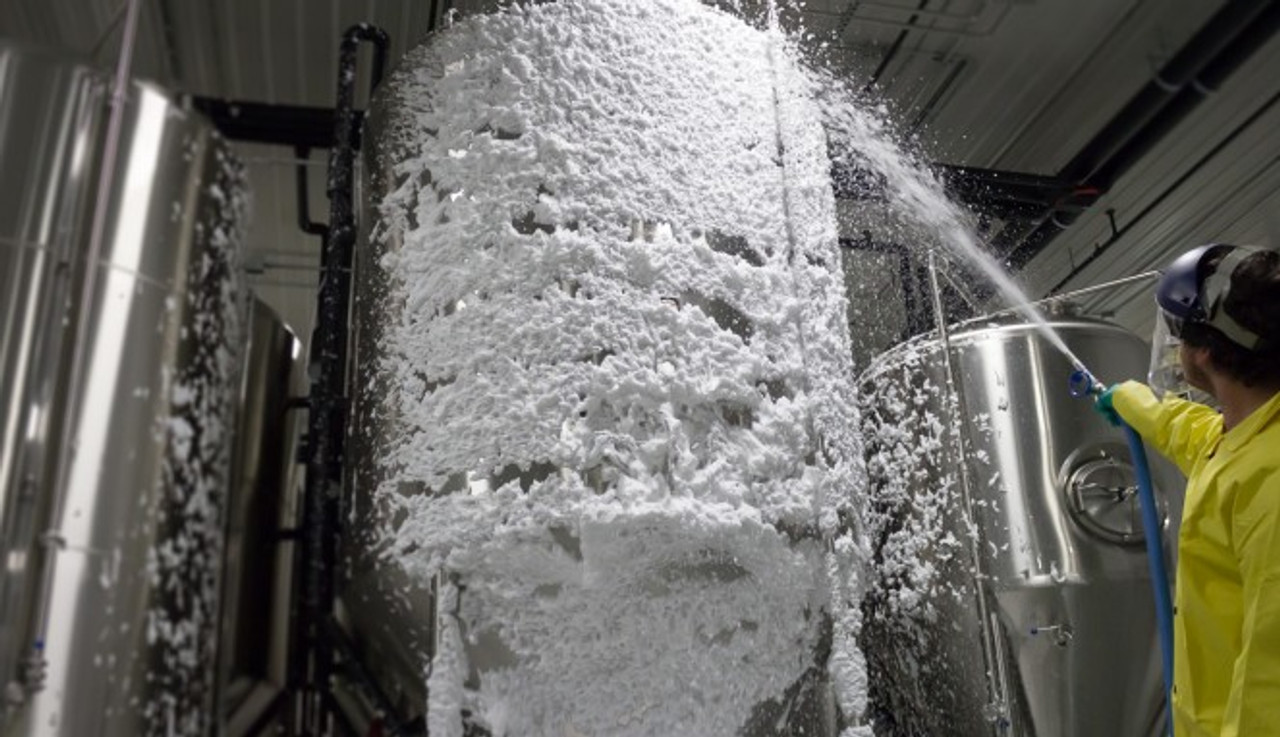 FOAMiT - WALL MOUNTED FOAM UNIT-PREMIX-VITON w/ 75 Ft. Blue Hose