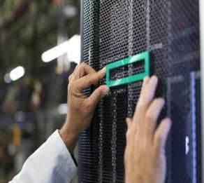 Hewlett Packard Enterprise P40565-B21 SSD 1.92TB 2.5i NVMe RI BC P40565-B21