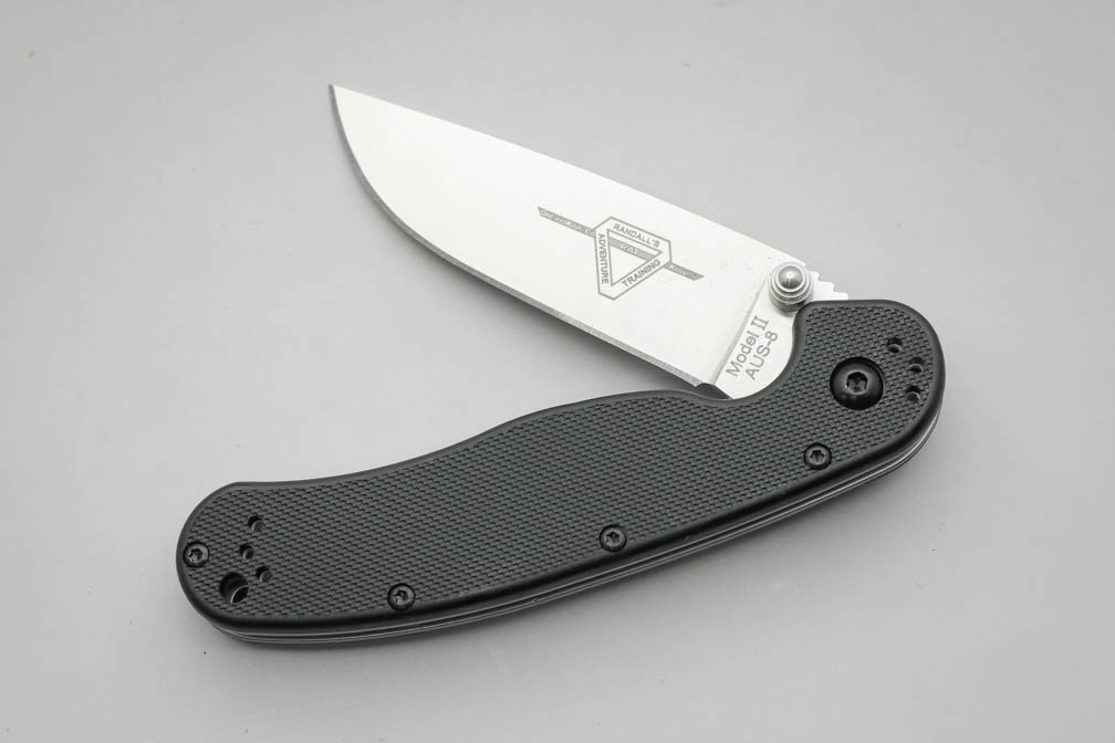 Ontario RAT II Taschenmesser – Schwarz, Einhandöffnung, Nylon-Griff