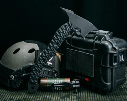 Half Face Blades - Crescent Hawk - Black G10, Armor Black Cerakote, Allen Bolts, Chaos Grip, Open Teng Half Face Blades - Crescent Hawk - Black G10, Armor Black Cerakote, Allen Bolts, Chaos Grip, Open Teng