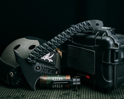 Half Face Blades - Crescent Hawk - Black G10, Armor Black Cerakote, Allen Bolts, Chaos Grip, Open Teng Half Face Blades - Crescent Hawk - Black G10, Armor Black Cerakote, Allen Bolts, Chaos Grip, Open Teng