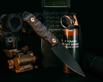 Half Face Blades - Field Knife Jr - Gold Camo FAT Carbon, Armor Black Cerakote, Brass Allen Bolts, Chaos Grip Half Face Blades - Field Knife Jr - Gold Camo FAT Carbon, Armor Black Cerakote, Brass Allen Bolts, Chaos Grip