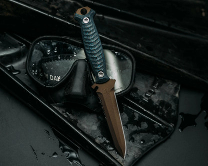 Half Face Blades - Dive Knife - Arctic Storm Carbon, Midnight Bronze Cerakote, Ti Torx Bolts, Iron Grip