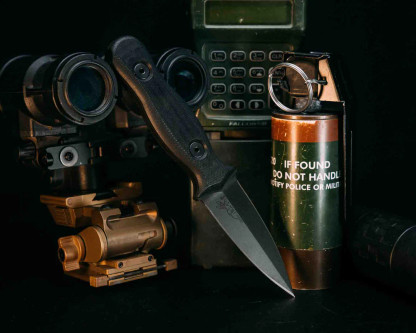 Half Face Blades - Pulse Checker - Black G10, Armor Black Cerakote, Allen Bolts, Smooth Grip