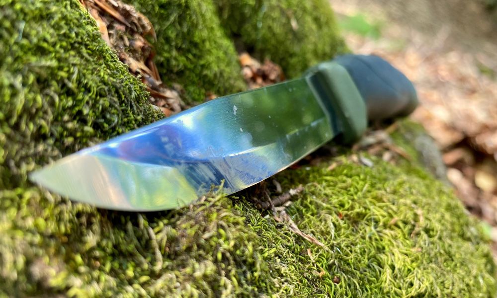 Carbon Fiber vs. Stainless Steel Knives Which Are Better? The Knife