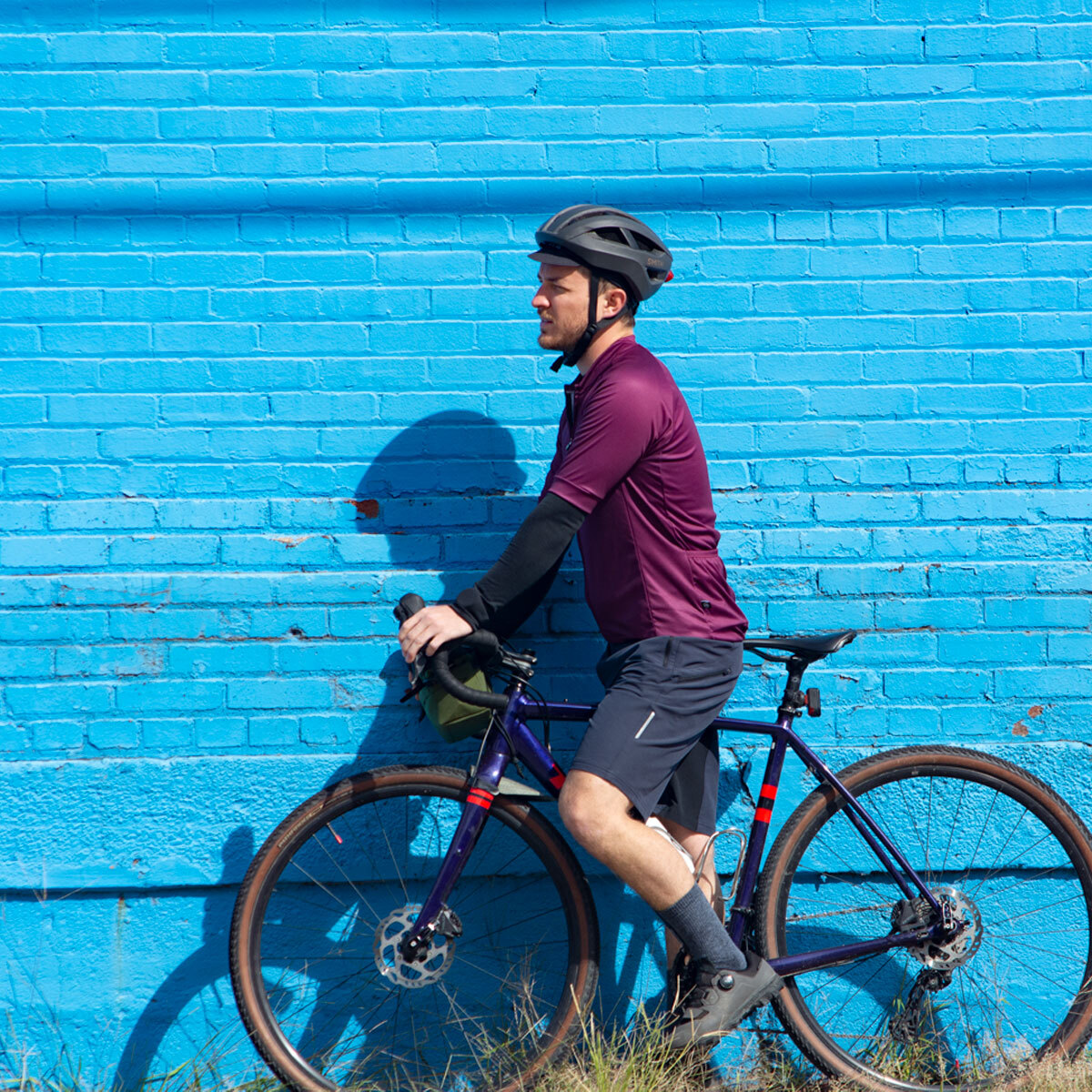 Venture Baggy Short on cyclist