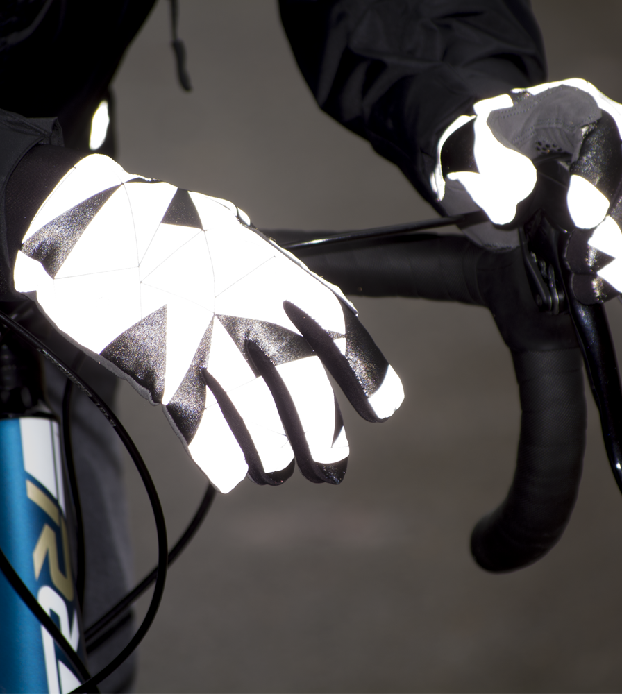 https://cdn11.bigcommerce.com/s-cmcj94sbu5/product_images/uploaded_images/urbanstreetline-reflective-cyclingglove-reflect-portrait.png