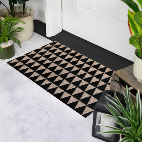 Black and Gray 3-Dimensional Triangle Print Doormat 17 x 29