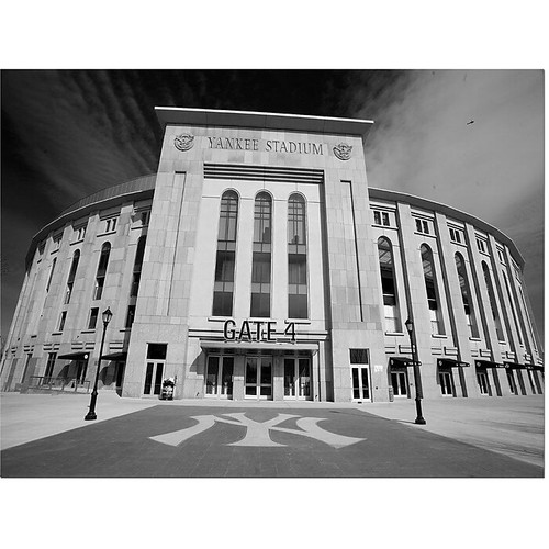 Trademark Global Yale Gurney "The Stadium" Canvas Art, 14" x 19" (65dceee6e8837636b119f32c_ud)