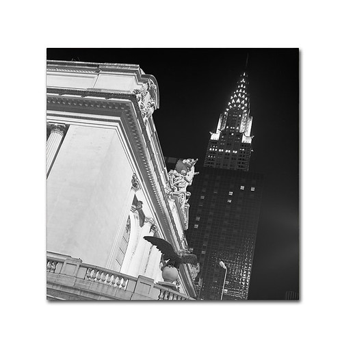 Trademark Fine Art ''New York 003'' by Moises Levy 18" x 18" Canvas Art (ALI1071-C1818GG)
