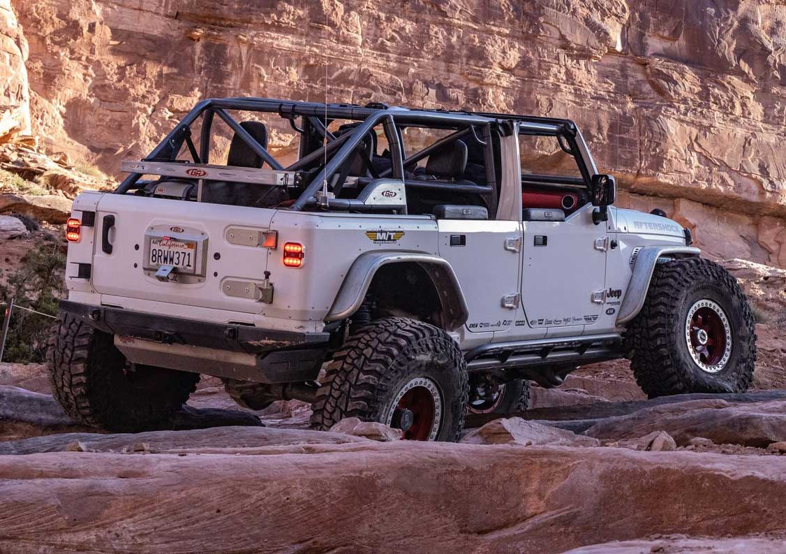 Jeep JLU Corner Guards w/ Recessed Tail Lights GenRight Off Road