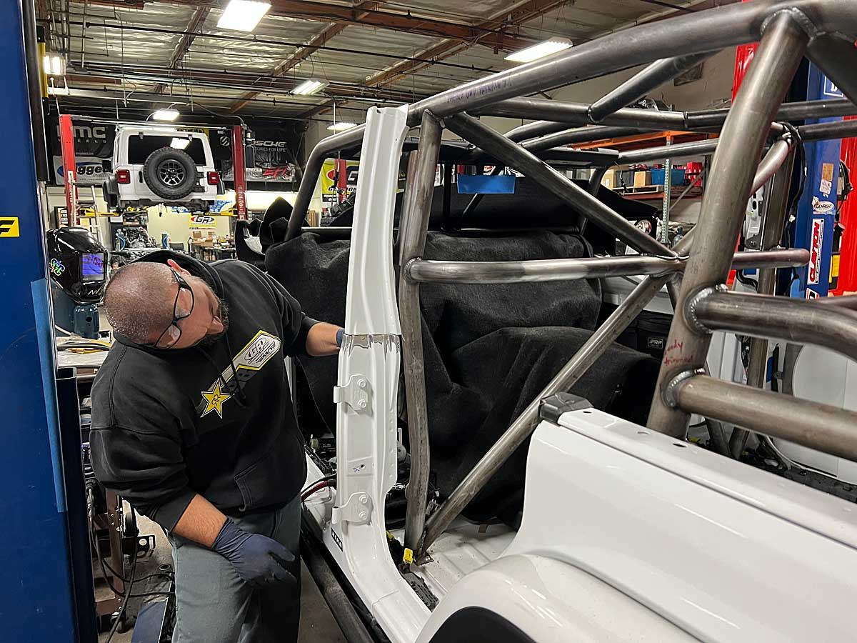 GenRight BPillar Kit for Jeep JLU