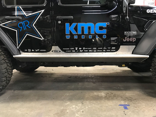 Side view of the GenRight Aluminum rockers mounted on JL with stock flares Side view of the GenRight Aluminum rockers mounted on JL with stock flares