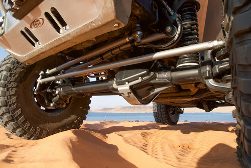 Stage 3 under a JKU with Dana 60's and still on coil springs. Stage 3 under a JKU with Dana 60's and still on coil springs.