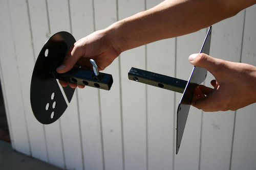 The mount slides together to accommodate any wheel offset The mount slides together to accommodate any wheel offset