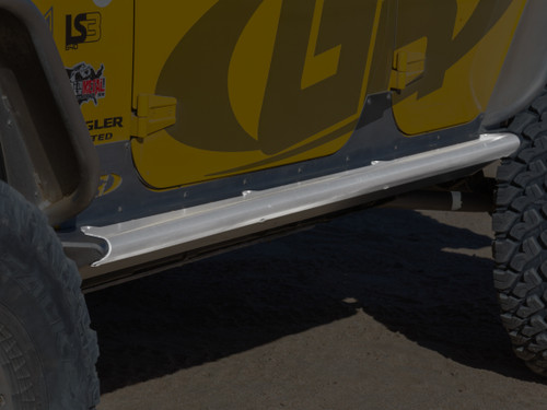 Fits right on the high exposure area of the rocker guard Fits right on the high exposure area of the rocker guard