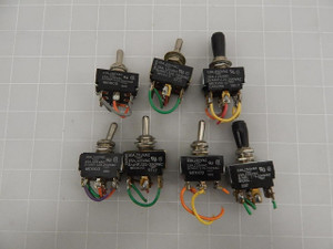 LOT OF 7 CARLING 10 A 250 VAC 3/4 HP TOGGLE SWITCHES T59517