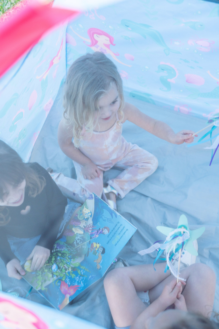 W&O Musical Mermaid Tent with Under-The-Sea Button, Mermaid Gifts for Girls,  Play Tent, 1 - Baker's