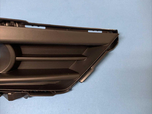 Honda 20-22 Honda Cr-v Ex-l Front Right Passenger Fog Light Trim Cover Oem 